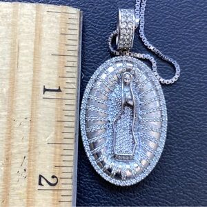 Elegant Silver Pendant Necklace